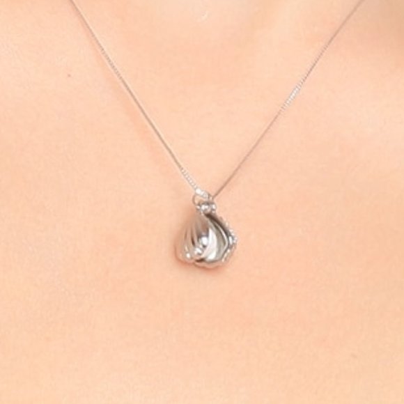 Pearl Open Clam Shell Necklace - Picture 3 of 7